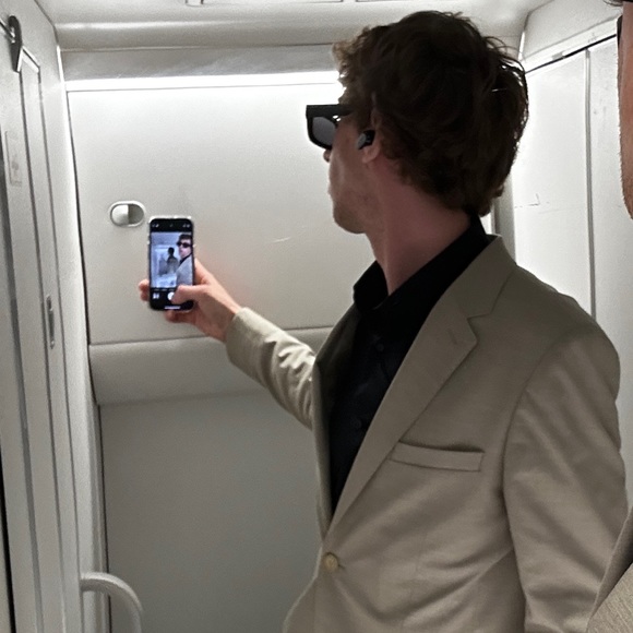 Meet your Posher, Elliot - Picture 1 of 1